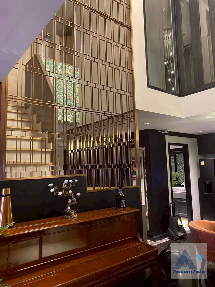  1  3 br Condominium For Sale in Ploenchit ,Bangkok BTS Chitlom at Na Vara Residence AA45852