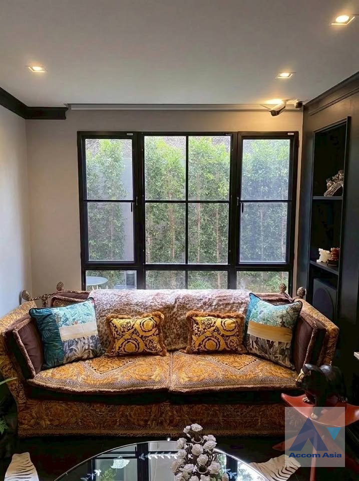  1  3 br Condominium For Sale in Ploenchit ,Bangkok BTS Chitlom at Na Vara Residence AA45852