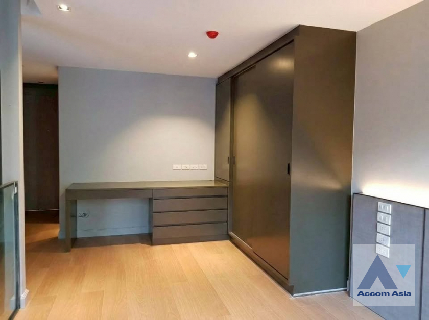 8  3 br Condominium For Sale in Ploenchit ,Bangkok BTS Chitlom at Na Vara Residence AA45852