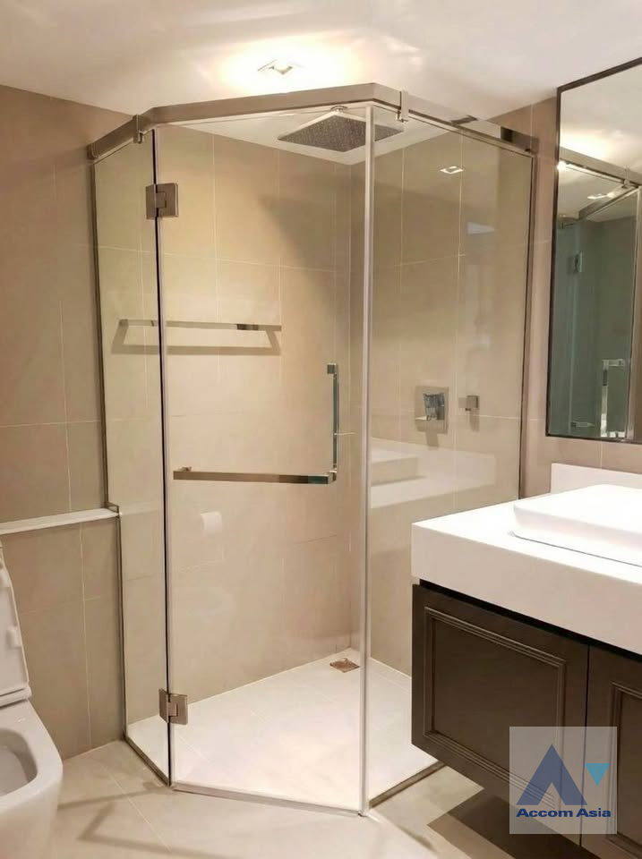 18  3 br Condominium For Sale in Ploenchit ,Bangkok BTS Chitlom at Na Vara Residence AA45852