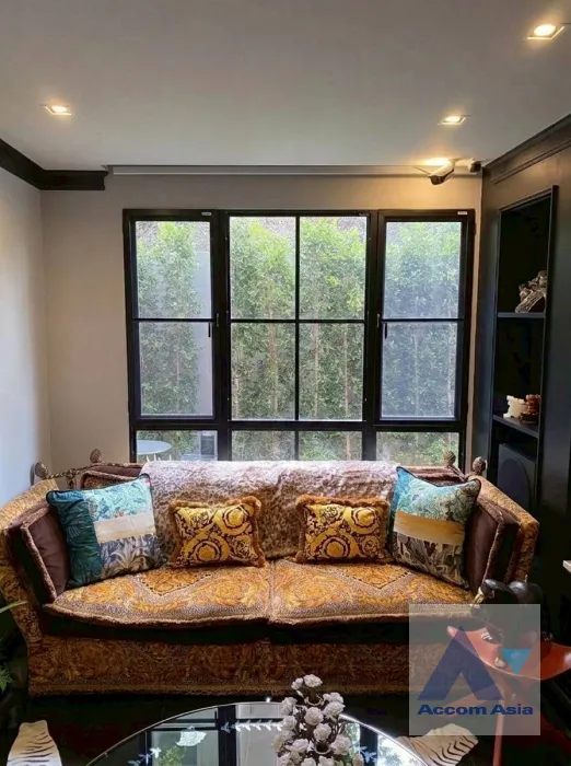 unitLuxury, Double High Ceiling, Duplex Condo |  3 Bedrooms  Condominium For Rent & Sale in Ploenchit, Bangkok  near BTS Chitlom (AA45852)