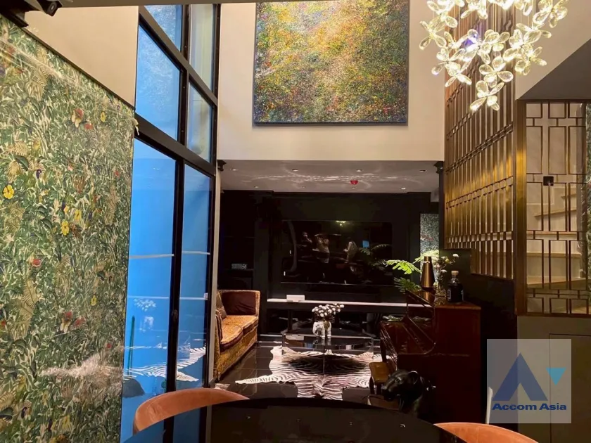 unitLuxury, Double High Ceiling, Duplex Condo |  3 Bedrooms  Condominium For Rent & Sale in Ploenchit, Bangkok  near BTS Chitlom (AA45852)