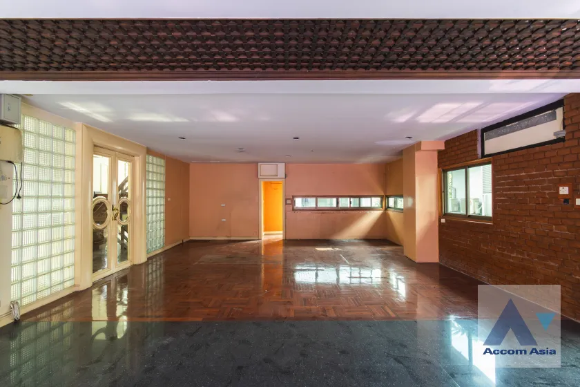 26  House For Rent in Sukhumvit ,Bangkok BTS Phrom Phong AA45857