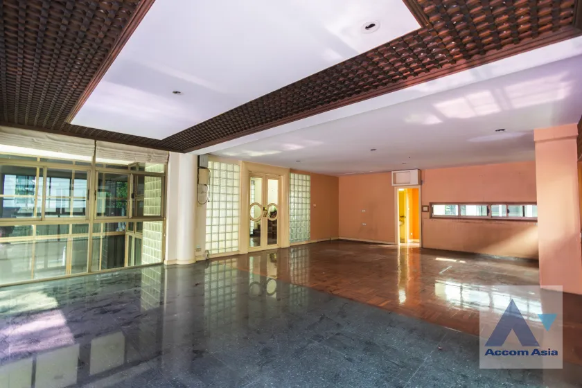 24  House For Rent in Sukhumvit ,Bangkok BTS Phrom Phong AA45857