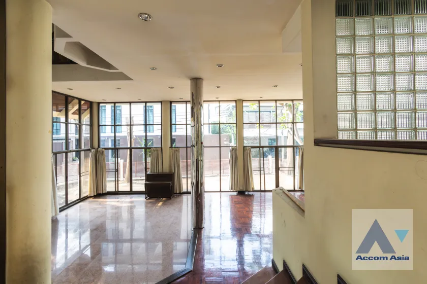 20  House For Rent in Sukhumvit ,Bangkok BTS Phrom Phong AA45857