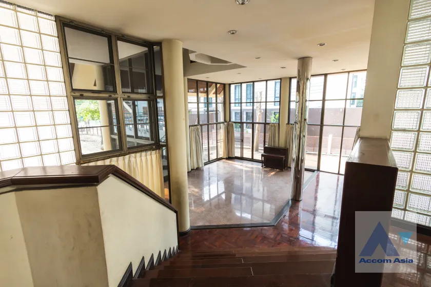 21  House For Rent in Sukhumvit ,Bangkok BTS Phrom Phong AA45857