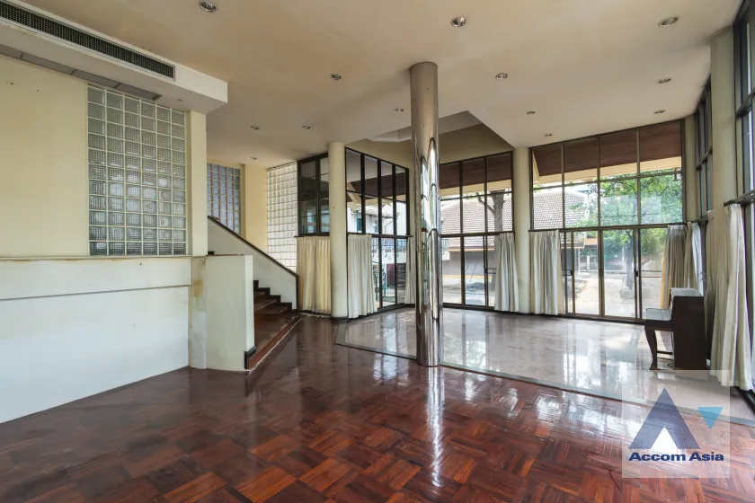 18  House For Rent in Sukhumvit ,Bangkok BTS Phrom Phong AA45857