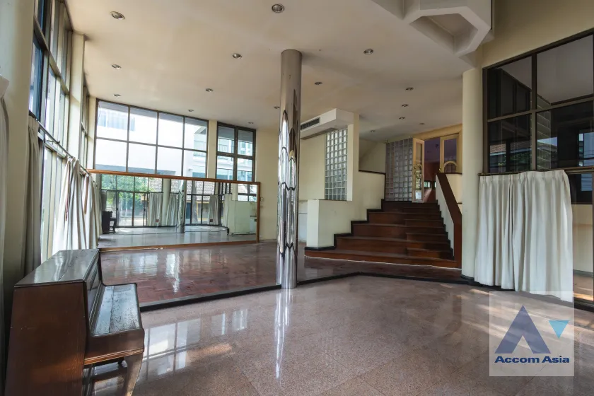 15  House For Rent in Sukhumvit ,Bangkok BTS Phrom Phong AA45857