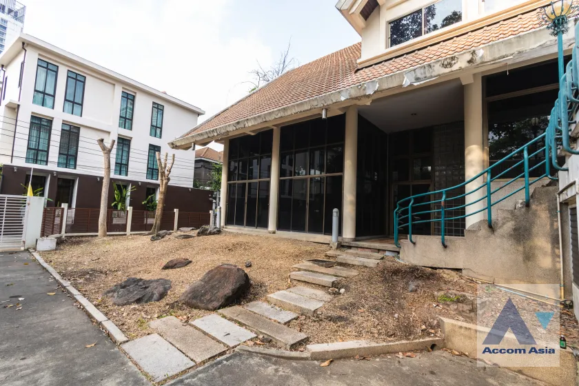 11  House For Rent in Sukhumvit ,Bangkok BTS Phrom Phong AA45857
