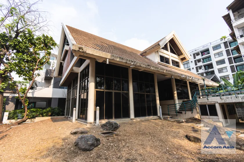  2  House For Rent in Sukhumvit ,Bangkok BTS Phrom Phong AA45857