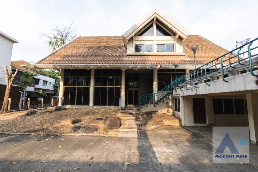  1  House For Rent in Sukhumvit ,Bangkok BTS Phrom Phong AA45857