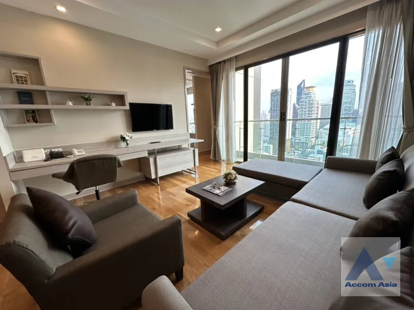 unit 3 Bedrooms  Apartment For Rent in Sukhumvit, Bangkok  near BTS Phrom Phong (AA45860)