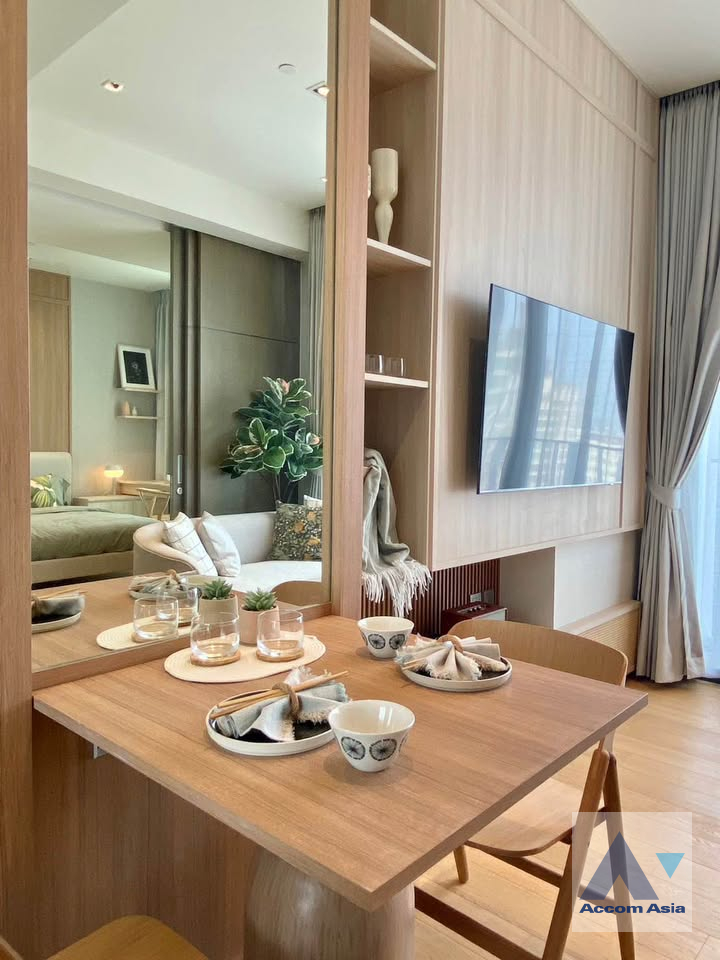 5  1 br Condominium For Rent in Ploenchit ,Bangkok BTS Chitlom at 28 Chidlom AA45862