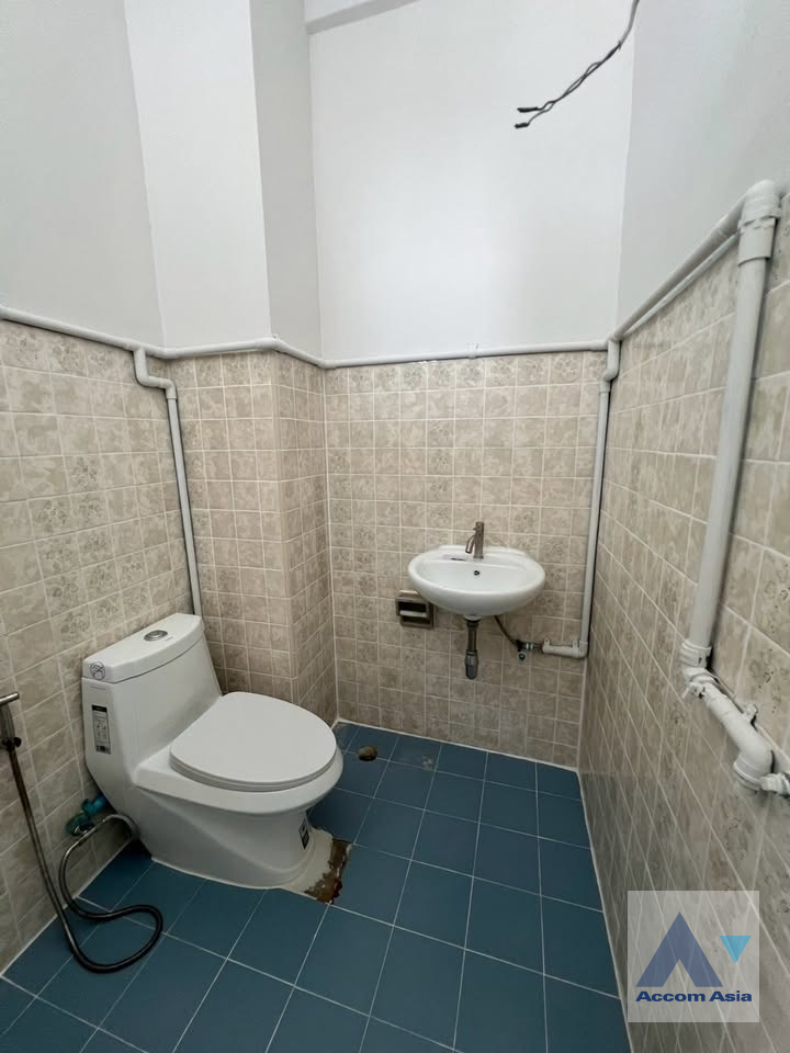 6  4 br Townhouse for rent and sale in Charoen Nakhon ,Bangkok BTS Krung Thon Buri AA45864