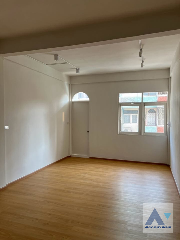  1  4 br Townhouse for rent and sale in Charoen Nakhon ,Bangkok BTS Krung Thon Buri AA45864