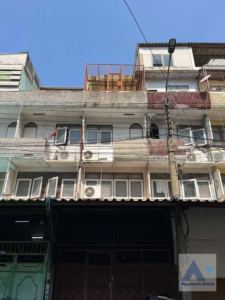  2  4 br Townhouse for rent and sale in Charoen Nakhon ,Bangkok BTS Krung Thon Buri AA45864