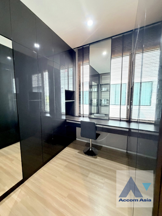 21  3 br Townhouse For Rent in Krungthep Kreetha ,Bangkok  at Nirvana Define Srinakarin-Rama9 AA45866