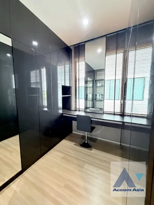 21  3 br Townhouse For Rent in Krungthep Kreetha ,Bangkok  at Nirvana Define Srinakarin-Rama9 AA45866