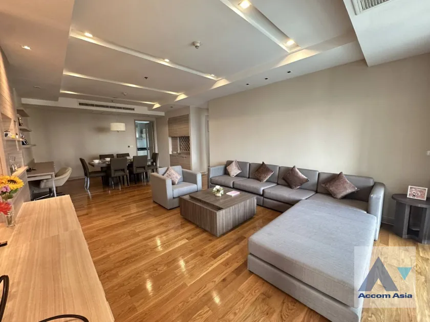 unit 3 Bedrooms  Apartment For Rent & Sale in Sukhumvit, Bangkok  near BTS Phrom Phong (AA45869)