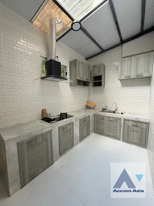 unitHome Office |  4 Bedrooms  Townhouse For Rent in Sathorn, Bangkok  near BTS Saint Louis (AA45870)