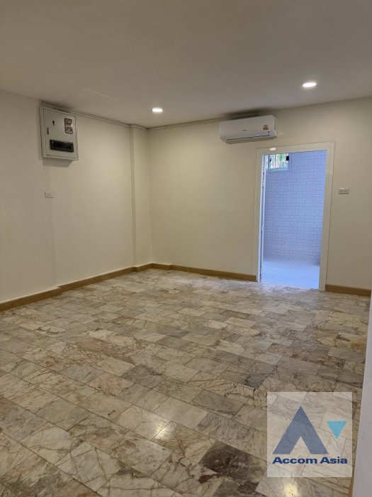  1  4 br Townhouse For Rent in Sathorn ,Bangkok BTS Saint Louis AA45870