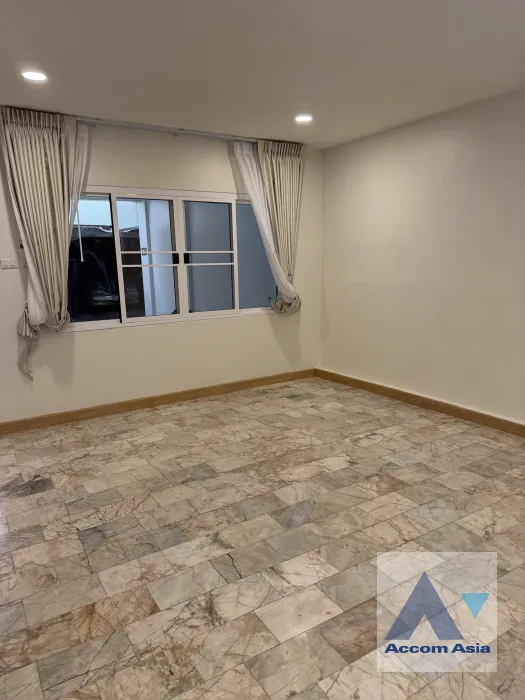 20  4 br Townhouse For Rent in Sathorn ,Bangkok BTS Saint Louis AA45870
