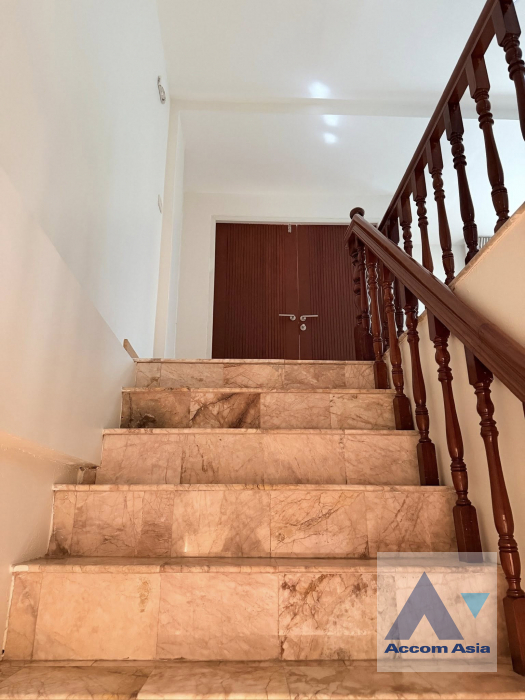 19  4 br Townhouse For Rent in Sathorn ,Bangkok BTS Saint Louis AA45870