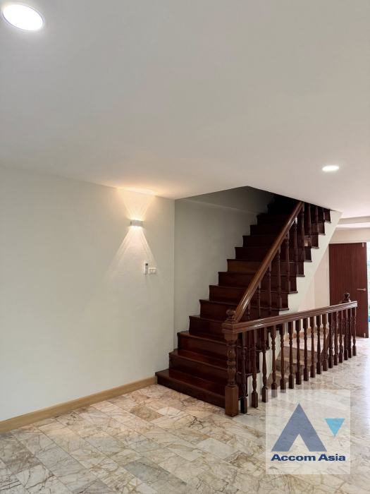 8  4 br Townhouse For Rent in Sathorn ,Bangkok BTS Saint Louis AA45870