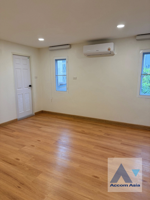 16  4 br Townhouse For Rent in Sathorn ,Bangkok BTS Saint Louis AA45870