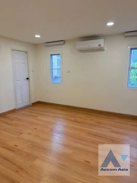 16  4 br Townhouse For Rent in Sathorn ,Bangkok BTS Saint Louis AA45870
