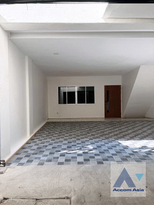 28  4 br Townhouse For Rent in Sathorn ,Bangkok BTS Saint Louis AA45870