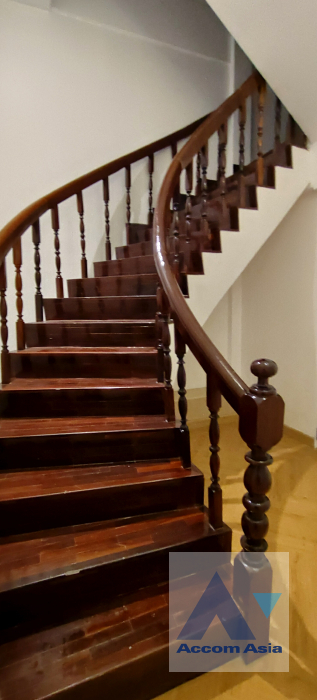 7  4 br Townhouse for rent and sale in Ratchadaphisek ,Bangkok MRT Rama 9 AA45871