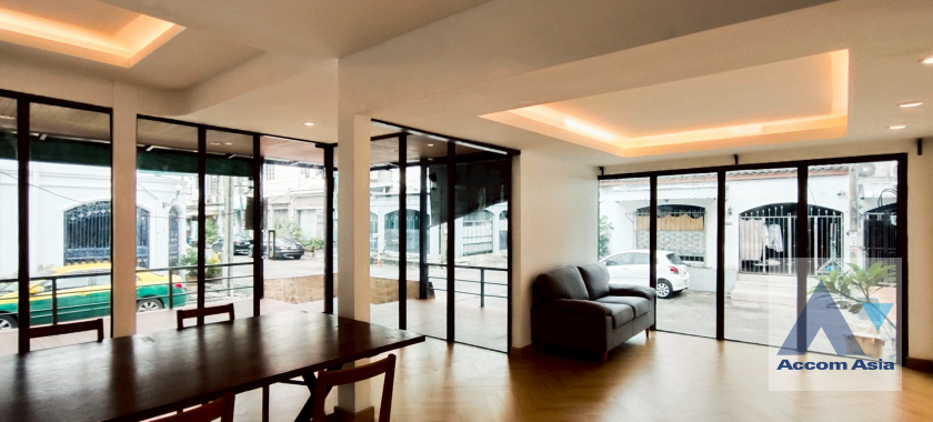 5  4 br Townhouse for rent and sale in Ratchadaphisek ,Bangkok MRT Rama 9 AA45871