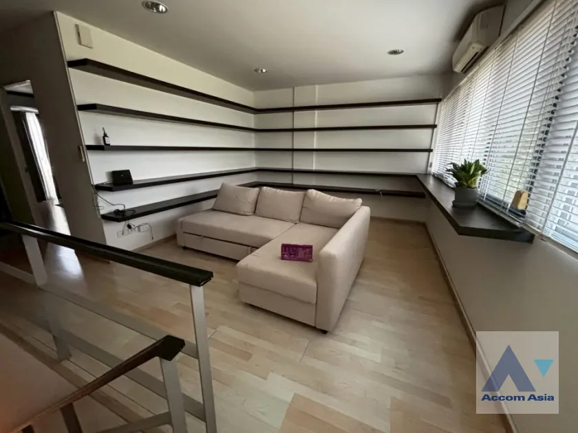 unitFully Furnished |  3 Bedrooms  Townhouse For Rent in Pattanakarn, Bangkok  near ARL Ramkhamhaeng (AA45875)