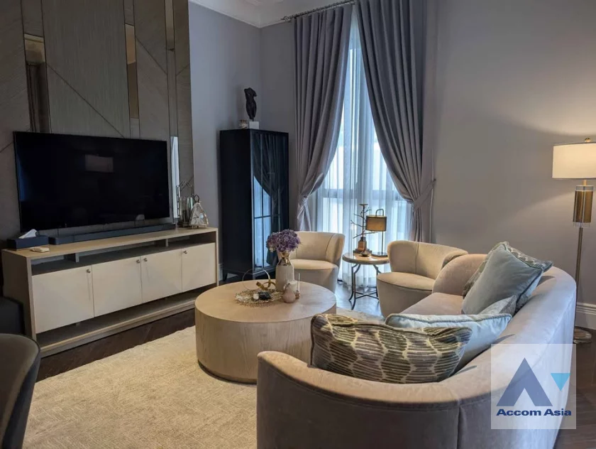 Duplex Condo condominium for sale in Ploenchit at 98 Wireless, Bangkok Code AA45887