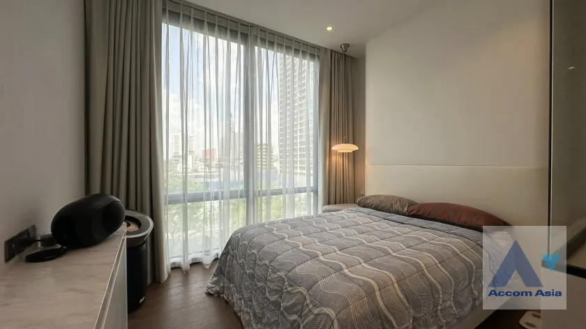 unit 1 Bedroom  Condominium For Sale in Ploenchit, Bangkok  near BTS Ploenchit (AA45902)