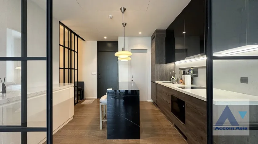 unit 1 Bedroom  Condominium For Sale in Ploenchit, Bangkok  near BTS Ploenchit (AA45902)