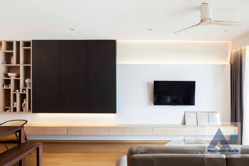 unit 2 Bedrooms  Condominium For Sale in Sathorn, Bangkok  near MRT Lumphini (AA45904)