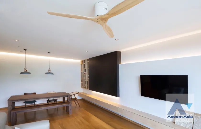 unit 2 Bedrooms  Condominium For Sale in Sathorn, Bangkok  near MRT Lumphini (AA45904)