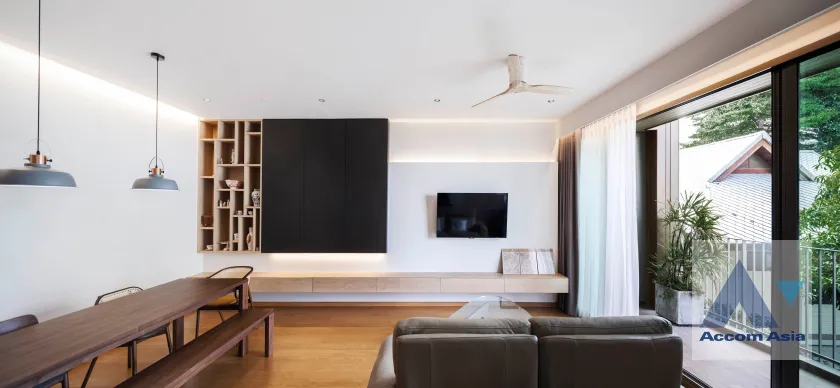 unit 2 Bedrooms  Condominium For Sale in Sathorn, Bangkok  near MRT Lumphini (AA45904)