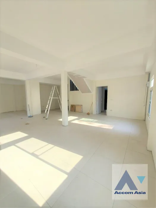  1  3 br House For Rent in Sukhumvit ,Bangkok BTS Phra khanong AA45912