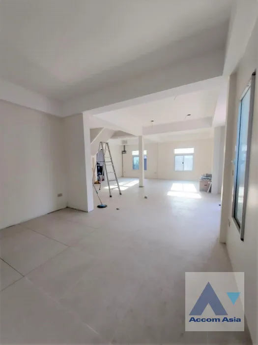  1  3 br House For Rent in Sukhumvit ,Bangkok BTS Phra khanong AA45912