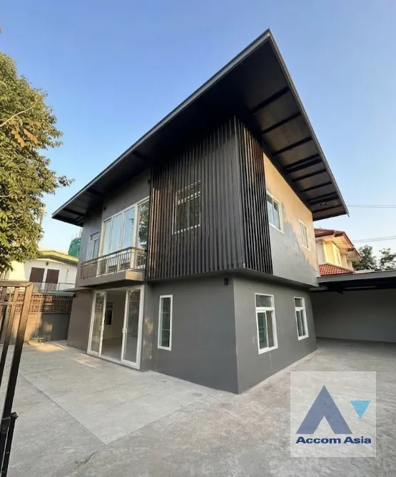  2  3 br House For Rent in Sukhumvit ,Bangkok BTS Phra khanong AA45912