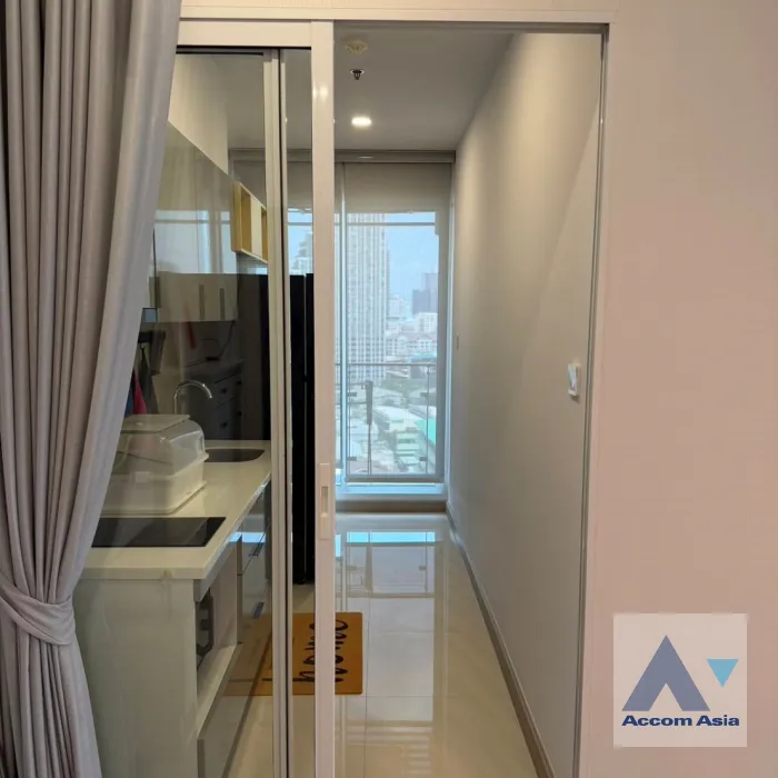 unit 2 Bedrooms  Condominium For Rent in Silom, Bangkok  near MRT Sam Yan (AA45914)