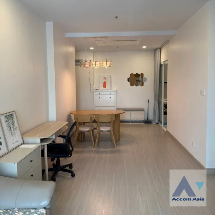 unit 2 Bedrooms  Condominium For Rent in Silom, Bangkok  near MRT Sam Yan (AA45914)