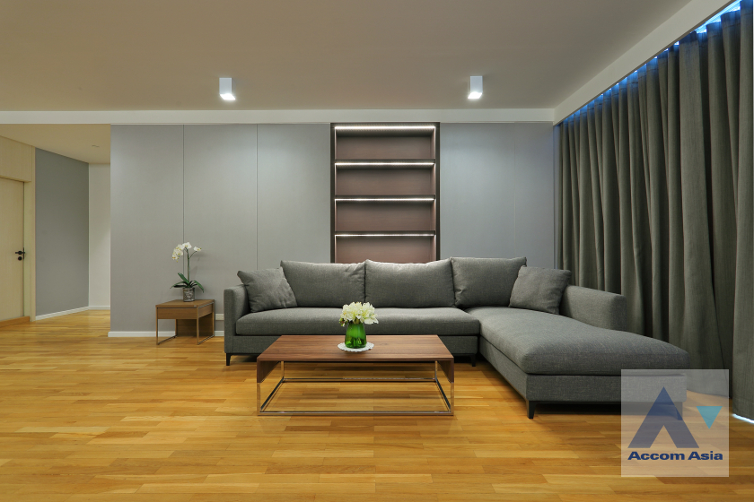  1  3 br Apartment For Rent in Sukhumvit ,Bangkok BTS Phrom Phong at High-Rise Serviced Apartment Near The Em District AA45916