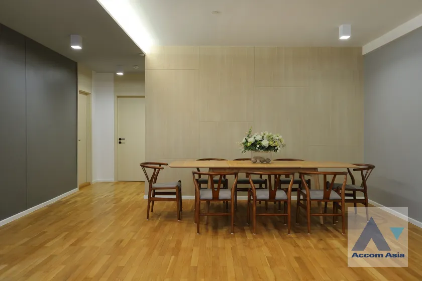 5  3 br Apartment for rent and sale in Sukhumvit ,Bangkok BTS Phrom Phong at High-Rise Serviced Apartment Near The Em District AA45916