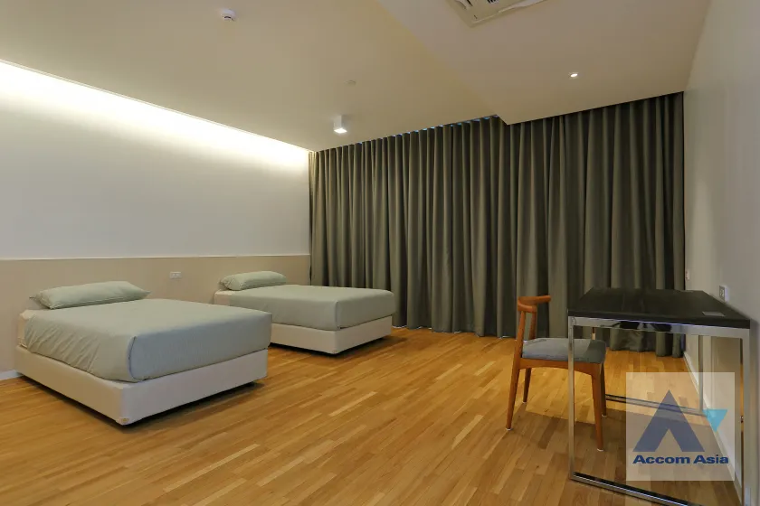 13  3 br Apartment for rent and sale in Sukhumvit ,Bangkok BTS Phrom Phong at High-Rise Serviced Apartment Near The Em District AA45916