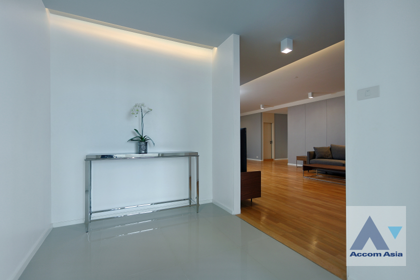 6  3 br Apartment For Rent in Sukhumvit ,Bangkok BTS Phrom Phong at High-Rise Serviced Apartment Near The Em District AA45916