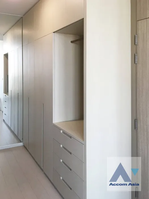 unit 1 Bedroom  Condominium For Rent in Ploenchit, Bangkok  near BTS Ploenchit (AA45918)